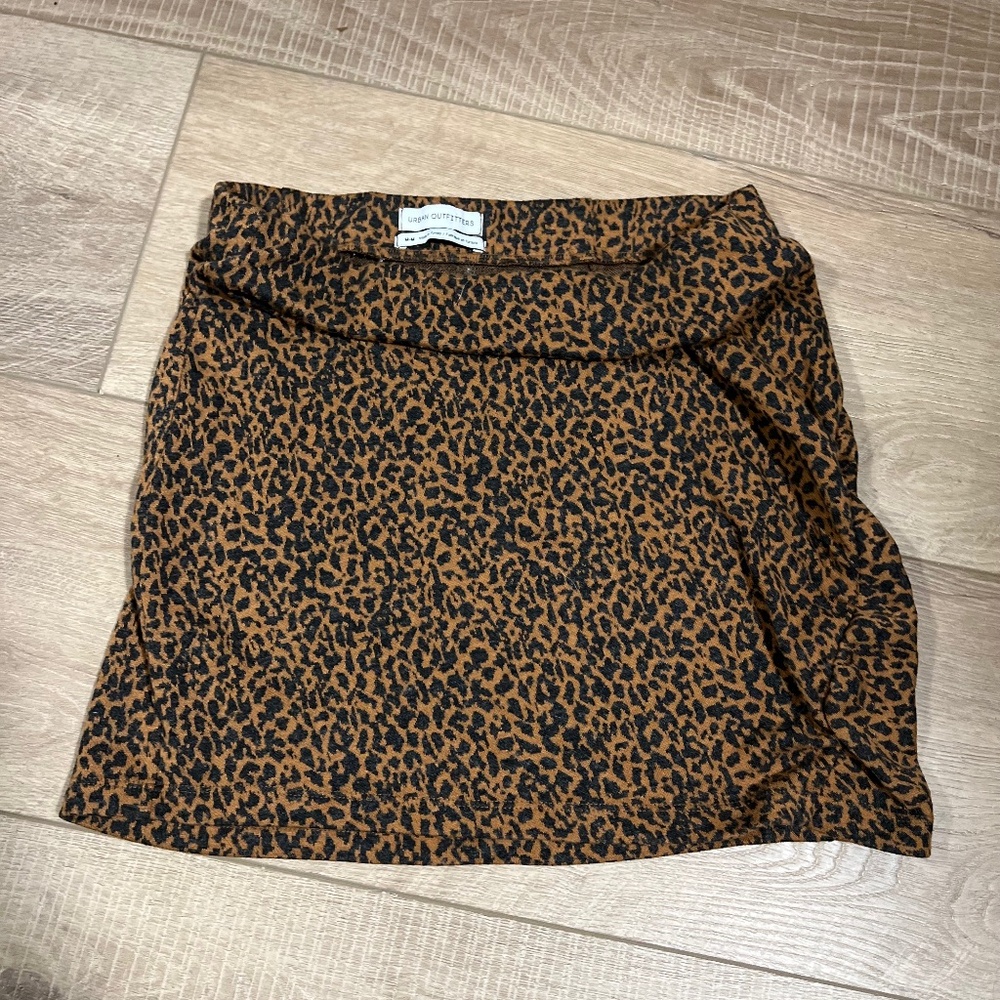 Urban Outfitter Women's Medium Leopard Print Skirt